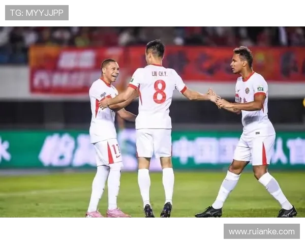 半场连丢4球！5球惨败+跌至降级区！暴怒球迷航班上围堵意乙弱旅